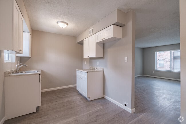 3BR, 2BA - 1100SF - Kitchen - Camelot Manor