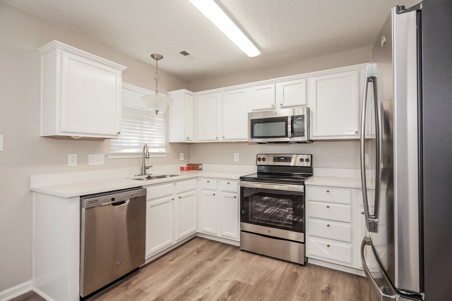 Building Photo - 1614 Royal Tree Ct