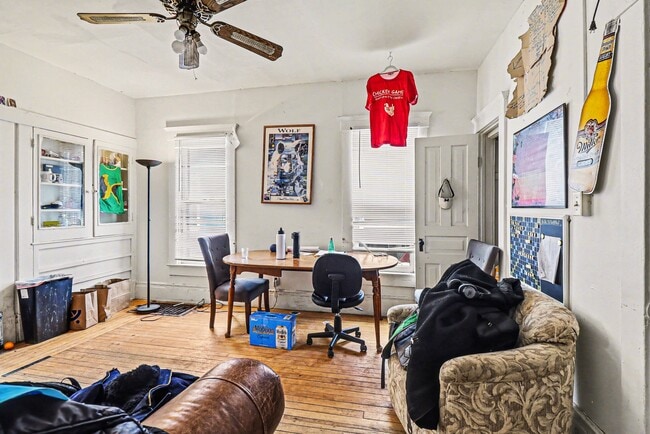 Building Photo - 606 Catherine St