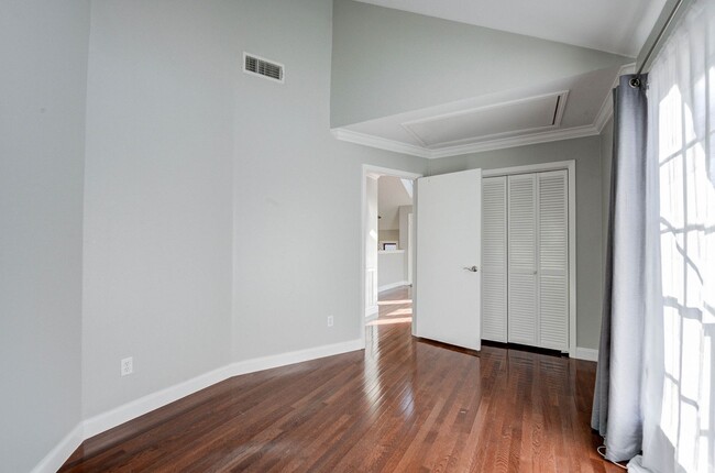 Building Photo - Nestled & Spacious Home 2-Bed/1.5 with Mod...