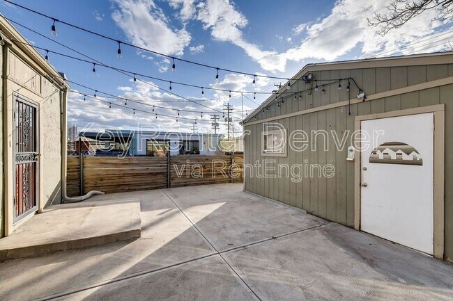 Building Photo - 3341 Lawrence St