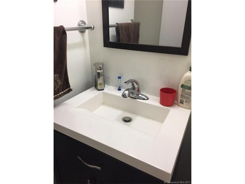 Building Photo - B5 Saint Marc Cir