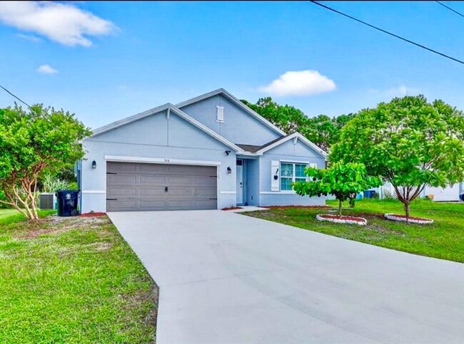 Building Photo - 518 SW Natalie Terrace