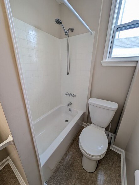 Building Photo - 109 Goethe St