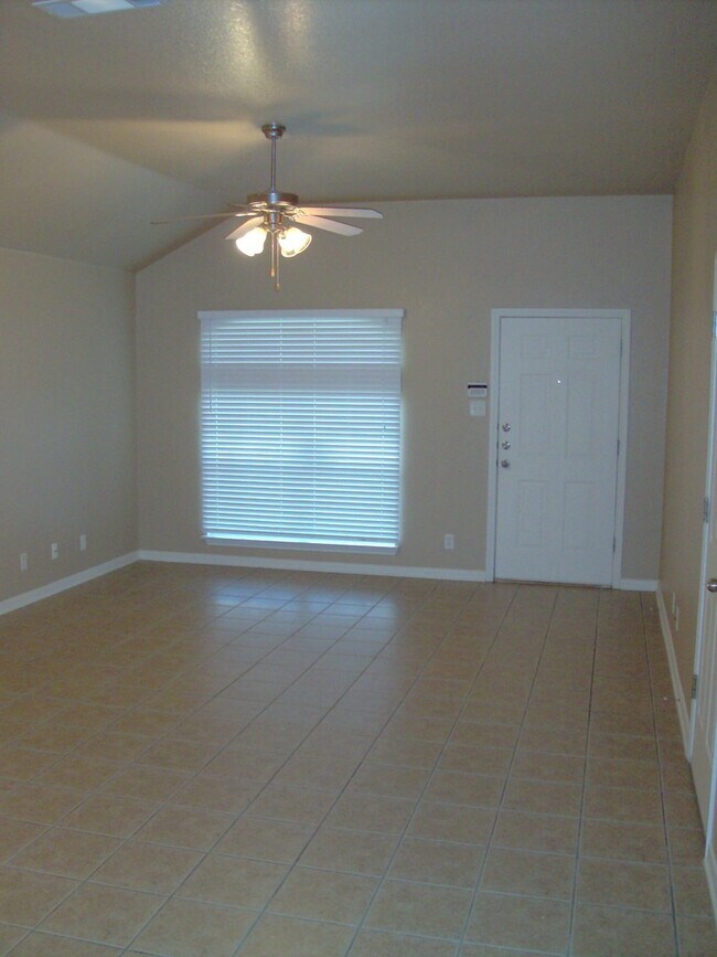 Building Photo - 3 Bedroom / 2 Bath Duplex – Clear Creek Area – Killeen, TX