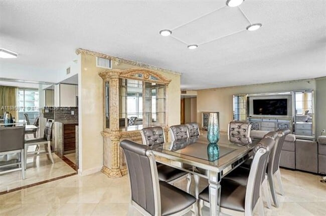 Building Photo - 16711 Collins Ave