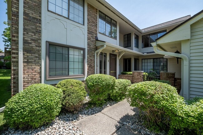 Building Photo - 6979 Pebble Creek Woods Dr