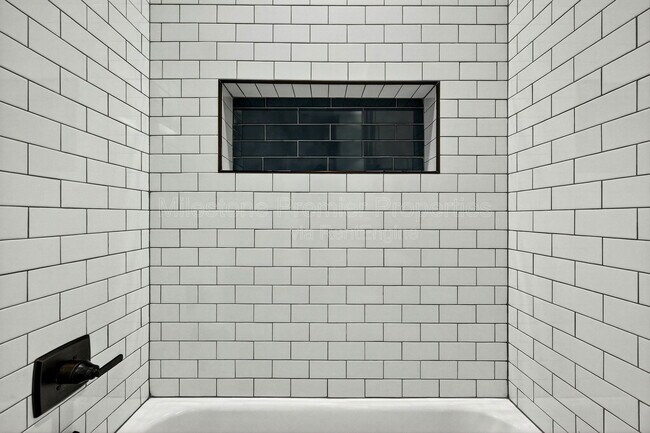 Building Photo - 1507 S 7th Ave