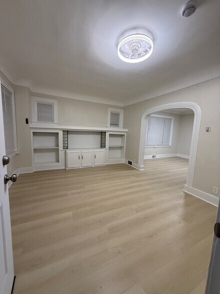 Building Photo - 5075 Somerset Ave