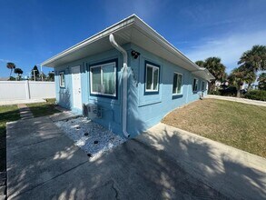 Building Photo - 1/1 Duplex in Daytona Beach Shores