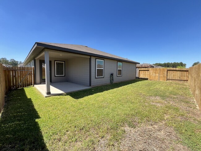 Building Photo - Modern 4-Bed Home with Office in Fosters Ridge Near The Woodlands | Open Layout & Resort-Style Am...