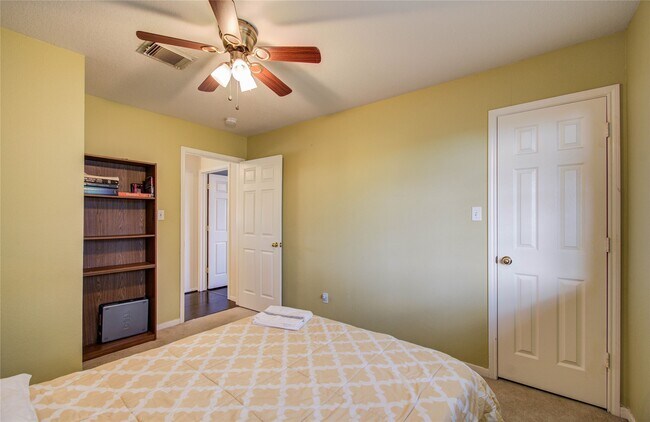 Building Photo - 3219 Leila Oaks Dr