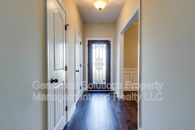 Building Photo - 1634 Earl Ct