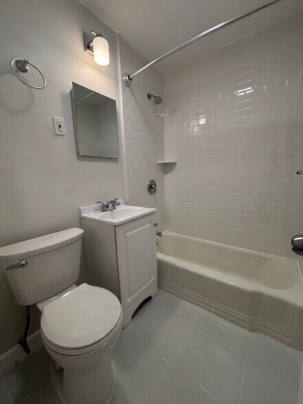 Building Photo - 553 Brookline Ave