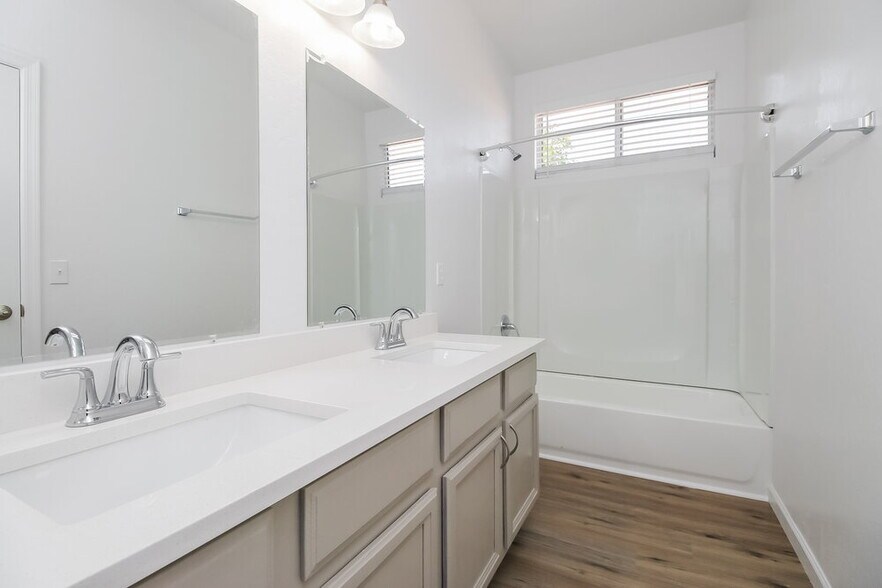 Building Photo - 3974 E Latham Way
