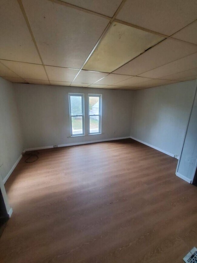 Building Photo - Charming 3-Bedroom Property in Prime Locat...