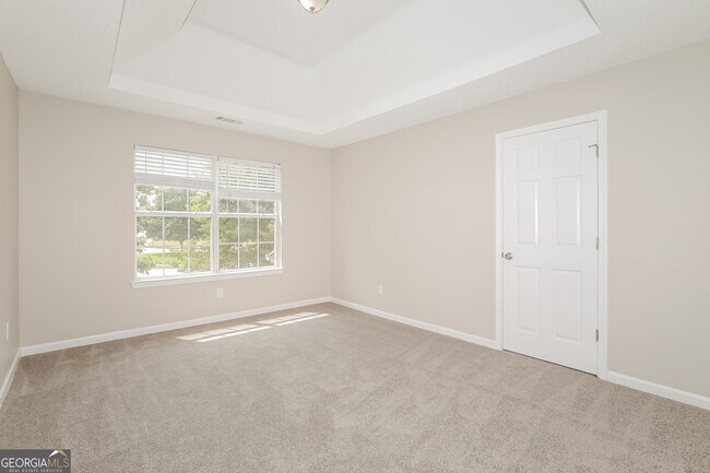 Building Photo - 665 Lakeridge Ct
