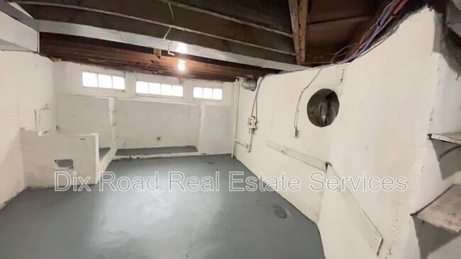 Building Photo - 1901 Tytus Ave