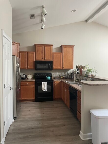 Building Photo - 5118 Christian Dr