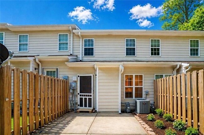 Building Photo - 303 Brookside Way