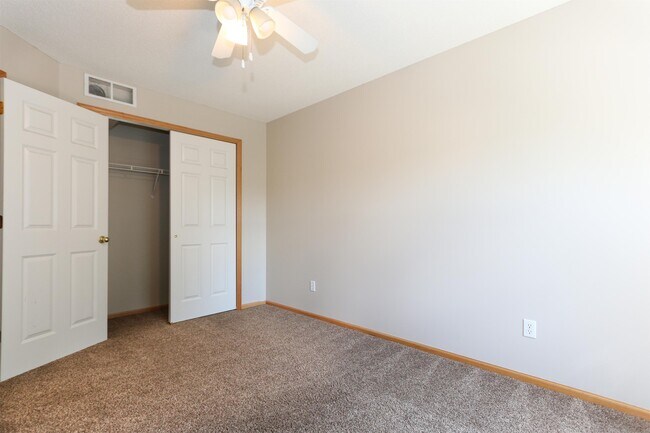 Building Photo - 8033 Stratford Cir S