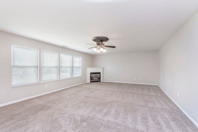Building Photo - 4 Bedroom with a 3 Car Garage in Zionsvill...