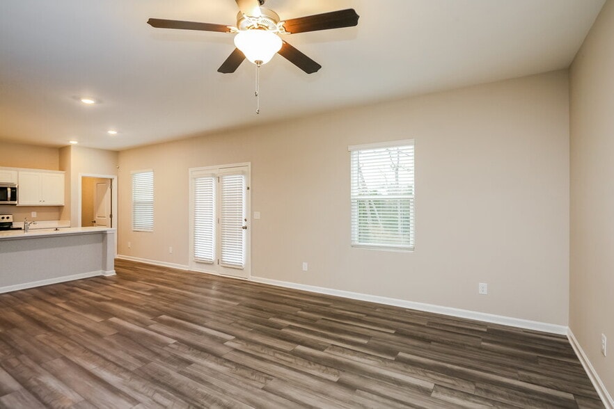Building Photo - 247 Pond Ct