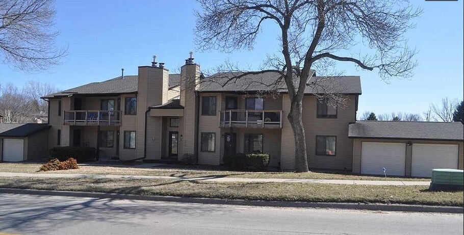 Building - 2050 Holiday Rd