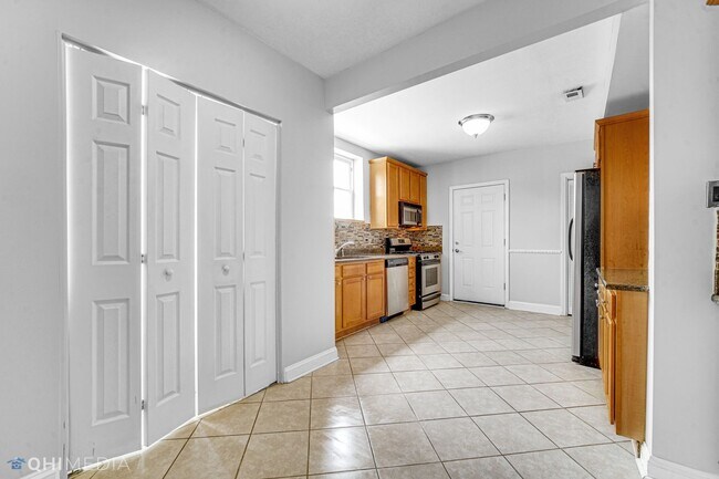 Building Photo - 6144 N Washtenaw Ave