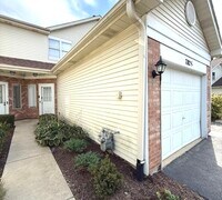 Building Photo - 7825 Darien Lakes Dr