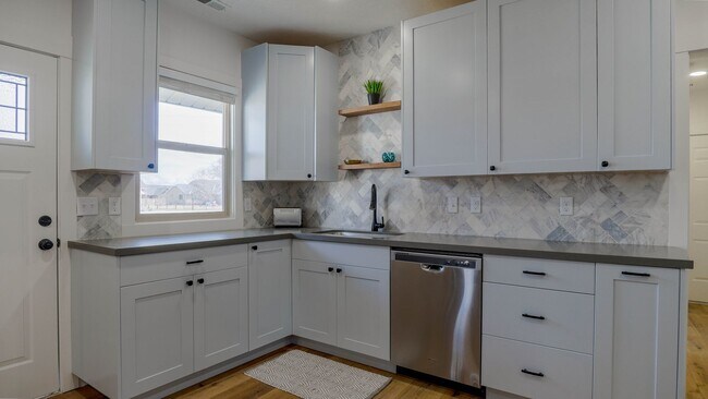 Building Photo - Fully furnished- Long and short term rental in Lehi! Boat and RV parking available.