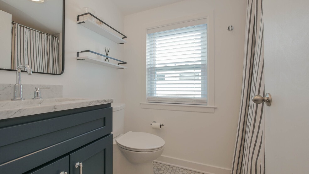 Building Photo - 12 N Delavan Ave