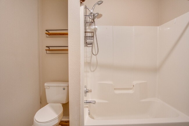 Building Photo - Adorable Updated 2BR Cottage-Style Townhom...