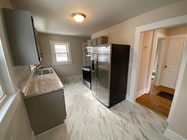 Building Photo - 655 Fisher Rd