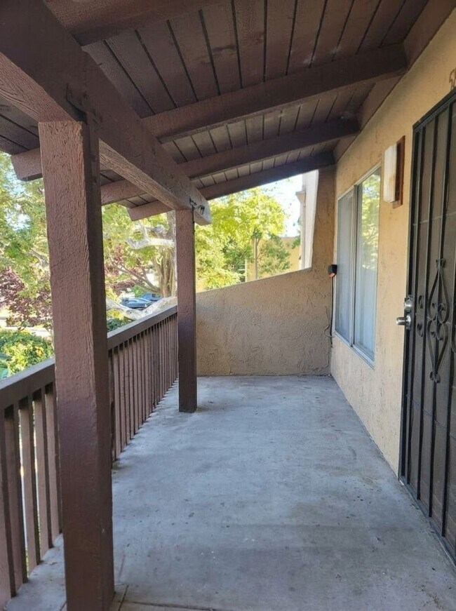 Building Photo - 1040 W MacArthur Blvd