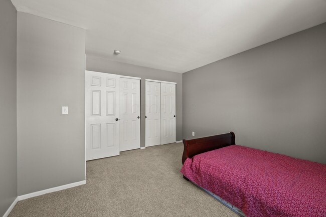 Building Photo - 4462 Alameda Dr