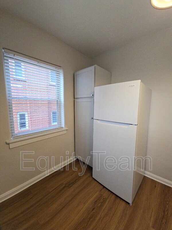 Building Photo - 4379 Ridgeview Ave