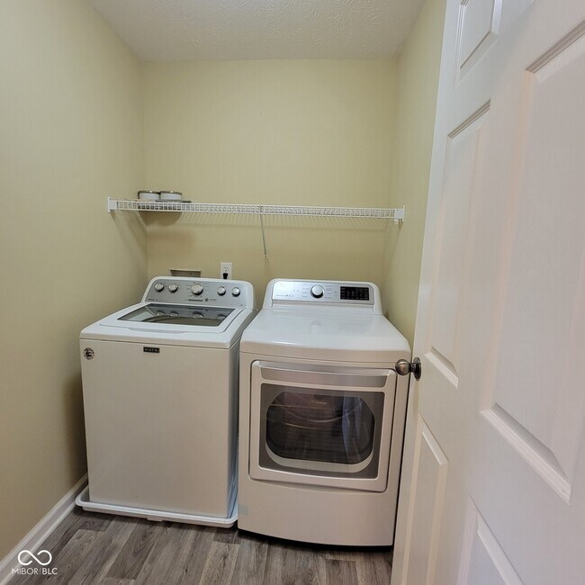 Building Photo - 9435 Tanhurst Dr