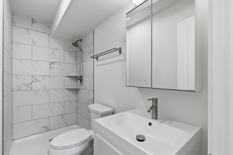 Building Photo - 2206 Cambridge St