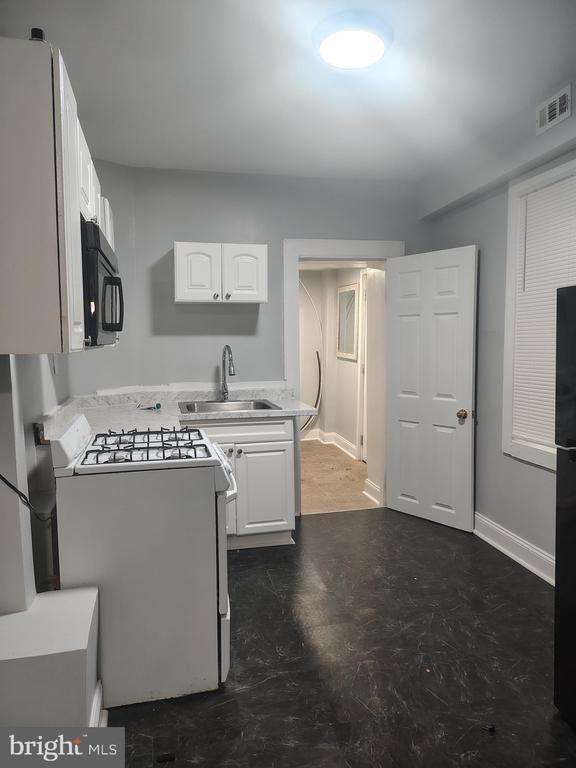 Building Photo - 1114 N Bond St