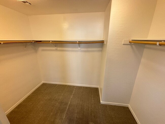 Building Photo - Beautiful 4Bed/3Bath/2Car Residence located in Providence