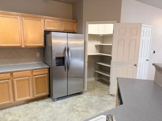 Building Photo - Updated 2-Bedroom Ground-Floor Condo in Mountain View Condos with Pool Access