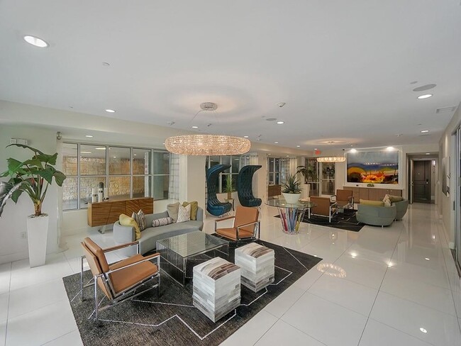 Building Photo - 1900 Barton Springs Rd