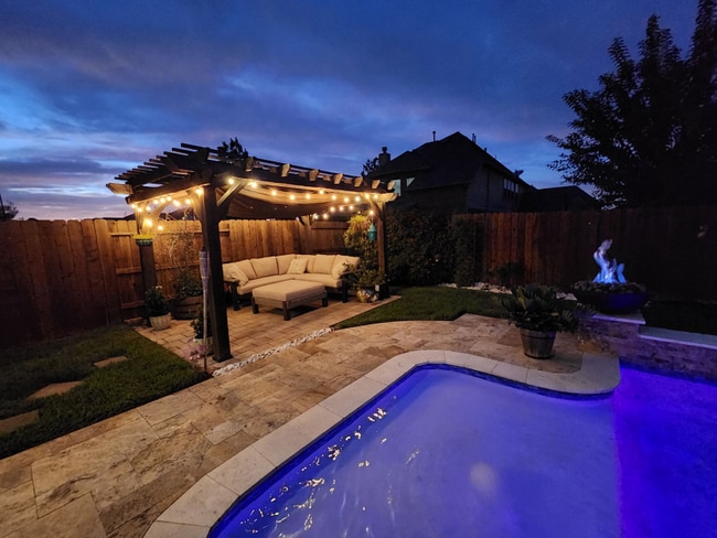 Building Photo - 9707 Lauren Briar Ln