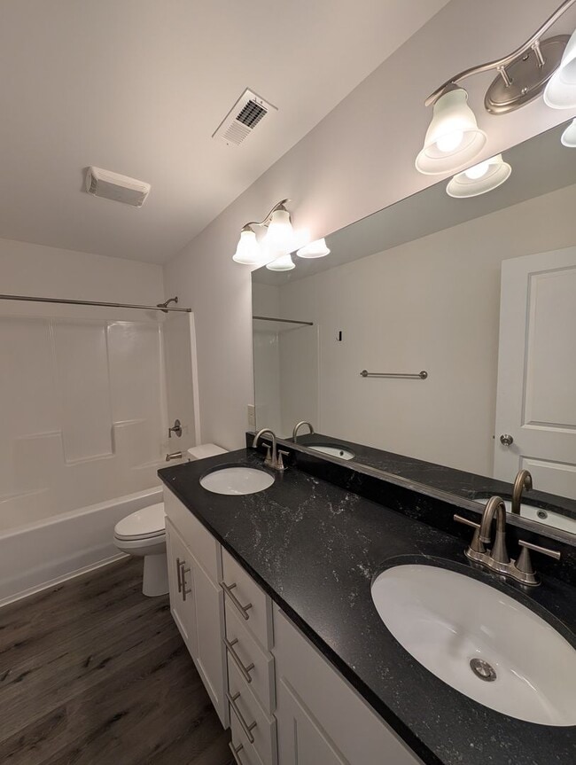 Building Photo - Weaverville Rental