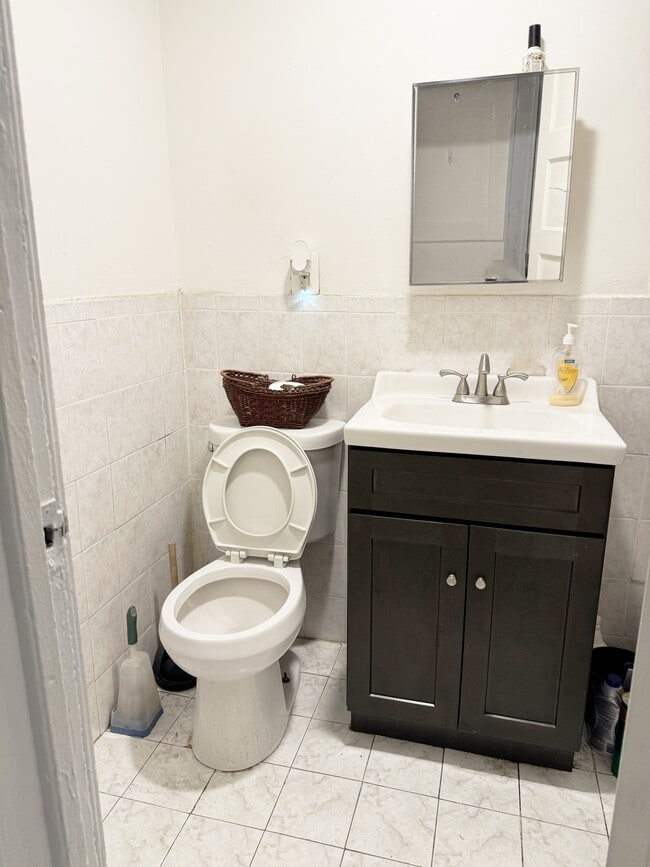 Building Photo - 535 E 29th St