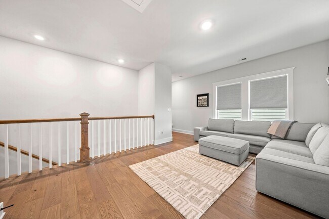 Building Photo - 2506 Lola Ave