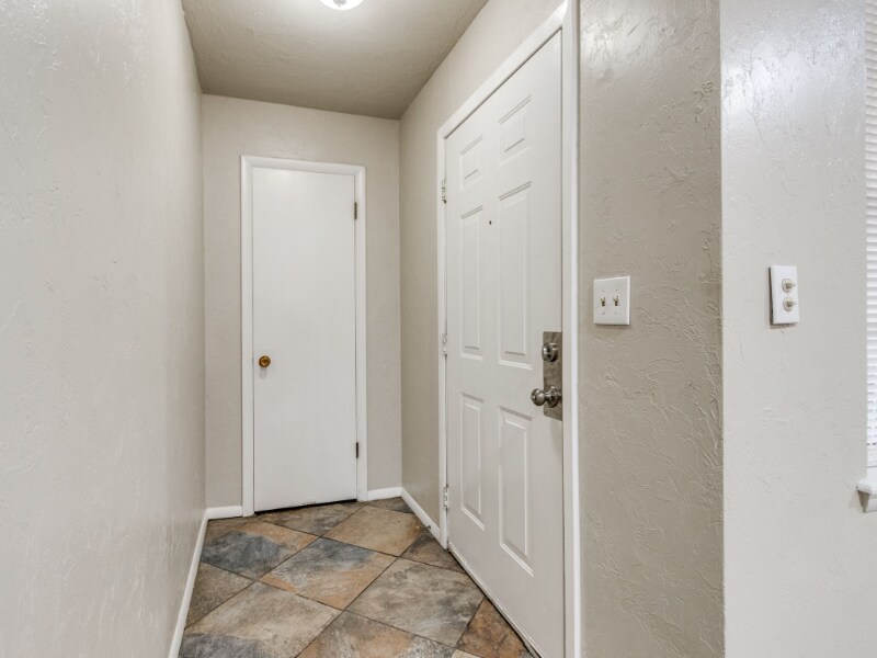 Building Photo - 8604 NE 33rd St