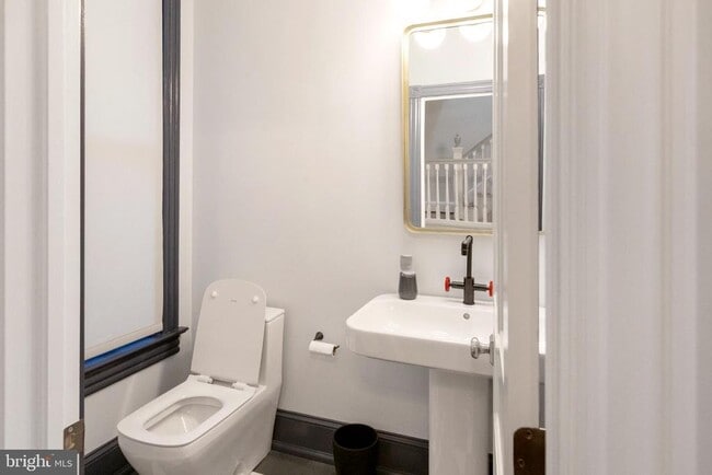 Building Photo - 216 N St NW