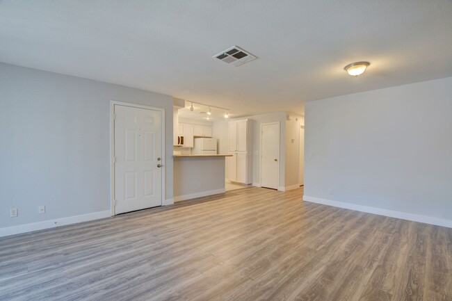Building Photo - SUNSET BAY CONDO Two bed/ Two bath condo l...